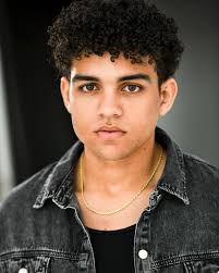 love these ppl (swipe for a pic of me and anna fresh out of the womb) 📸  @milanaraee