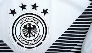 Es zeigt weiß auf schwarz den. Dfb Team So Sieht Das Wm Trikot Von Deutschland In Russland Aus