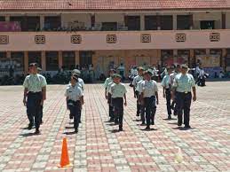 Defile tentara nasional adalah bahasa indonesia dan kawad kaki angkatan tentera adalah bahasa malaysia/melayu. Sekolah Kebangsaan Gong Pasir Pertandingan Kawad Kaki Tkrs Peringkat Daerah Dungun 2017