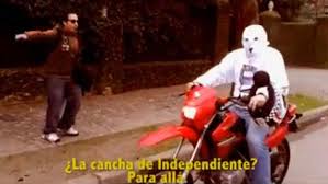 El fantasma de la especulación inmobiliaria es el protagonista en la víspera de todos los santos, una noche de halloween muy especial para la taxista pepa villa y sus amigos. El Fantasma De La B Llega En Moto La Cargada Para Los Hinchas De Independiente Mundo D