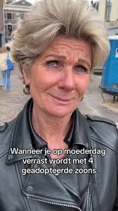 Daar sta je dan met de Makkers op moederdag.. hebben jullie de moederdag  video al gezien? 🤔 #Moederdag #Makkers #Grappig #Trending @GameMeneer  @Joost Bouhof @Pascal Scherpenkate @LinkTijger