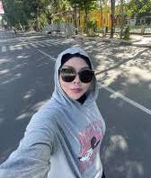 Gadis Kacamata