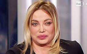 Her birthday, what she did before fame, her family life, fun trivia facts, popularity family life. Simona Izzo La Pensione Troppo Bassa Lo Sfogo Dell Attrice