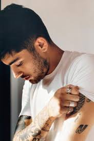 Zayn malik has proven his solo gravtias with chart topping single 'pillowtalk' and looks set to solidify his independence from his one direction rooting with debut album 'mind of mine.' find out below where the official 'mind of mine' tracklist awaits… Mind Of Mine Zayn Malik Style Zayn Malik Pics Zayn Mailk