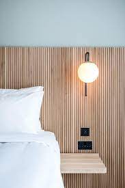 Een Latjes Muur Ziet Er Heel Natuurlijk Uit En Is Een Leuke Vorm Van Een Lambrisering Slaapkamerideeen Slaapkamer Achterwand Interieur Slaapkamer