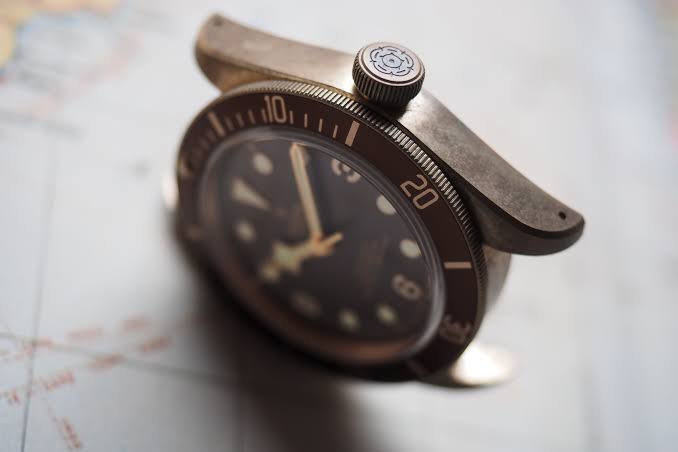 In-Depth: The Patina Diaries: Living With The Tudor Black Bay Bronze -  Hodinkee