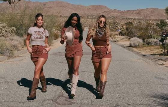 What to Wear to a Country Music Concert – Show Me Your Mumu