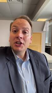 VIDEO: JD Vance visits Holt's Sweet Shop in Valdosta before heading to  event