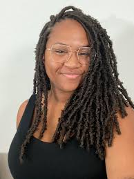 Hi Ladies! My name is Cambryia, I am 24 years old and I live in  Jacksonville FL 🌴 I am the fifth generation in my family and I am a  generational curse