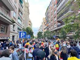 Erősödik az ellenállás a korlátozásokkal szemben romániában Covid 19 Tomegek Tuntettek A Kormany Ellen Madridban Toth Brigitta