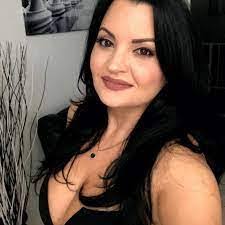 Sharon Atteberry's Instagram, Twitter & Facebook