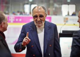 În 2020 cel mai bogat om din lume este jeff bezos, urmat de bill gates, bernard arnault şi qin yinglin. Cel Mai Bogat Om Din Lume Este Jeff Bezos Ion È›iriac Abia Pe Locul 1 867