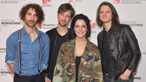 En fr pt sr es. Silbermond Uber Nazis In Der Heimat Und Die Ostdeutsche Identitat Stern De