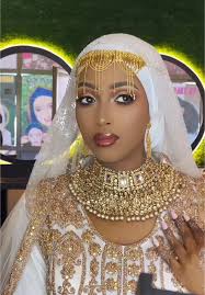 Discover Stunning Makeup Techniques at Faiz Makeup School