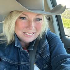 Who is a great nail tech in the area?