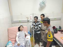 Bahan dasar biasanya terbuat dari bahan kayu albasia / jinging. Polisi 4 Orang Dirawat Di Rsud Dampak Kebakaran Pabrik Triplek