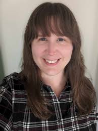 DIY three Halloween witches using colored yarn and round wooden beads By  Sanderson Sisters https://mideas.co/cyIFy