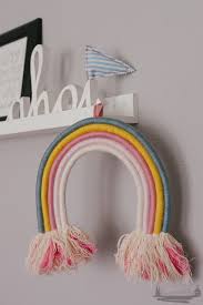 Jug … endliche gehen gern in die disco. Von Strickwortern Und Regenbogen Diy Deko Ideen Mit Wolle Rheinherztelbe De