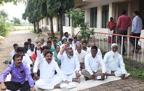 KIADB officials accused of demanding bribe, protest staged in Dhawad - The  Hindu