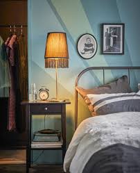 Ikea Deutschland Hemnes Ablagetisch Schwarzbraun Neben Einem Kopardal Bettgestell Grau Http Luxusschlafzimmer Schlafzimmer Gestalten Vintage Einrichtungen