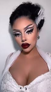 Toni Marks's Instagram, Twitter & Facebook