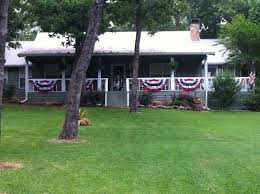 Cedar Creek Lake Vacation Rental Home In Malakoff Tx 75149 Southern Comfort On Cedar Creek Lake Pon Lake House Rentals Lake Vacation Rental Cedar Creek Lake