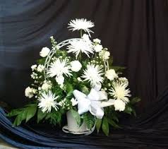 White Sympathy Basket Statesboro Georgia Phillipsforch Sympathy Flowers Funeral Flowers Funeral Basket