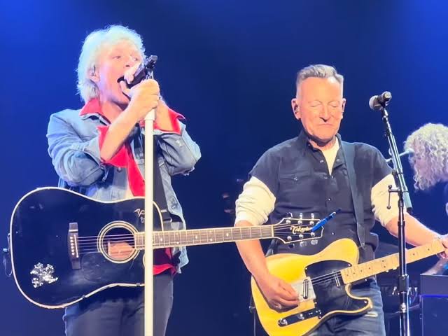 Watch Bruce Springsteen join Bon Jovi for final show at MSG