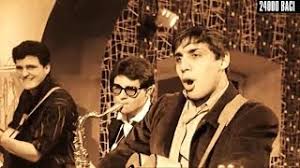 In questa pagina vi proponiamo gli accordi musicali di l'emozione non ha voce, il grande successo di adriano celentano del 1999 (musica di gianni. Adriano Celentano Accordi E Testi