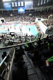 사실 탈북자 중에는 정치적 면에서 극단적 성향을 가진 사람이 많으며, 겉으로 드러나는 자들만 해도 꽤 북한에 있을 때 소설가, 배구선수, 대학교 교양체육 강사, 국가과학원165 소속 연구원166 겸. Zbgazqpclqjiam