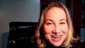 Edna Galarza's Instagram, Twitter & Facebook