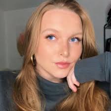 Ashley Ferrara ⚓ (@FerraraAshley)