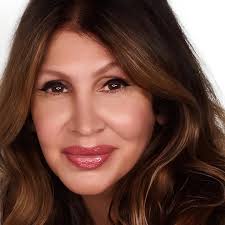 Beth Bender Beauty (@bethbenderbeauty) • Threads, Say more