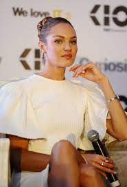 En ucuz sexy hair modelleri ve kampanyalar hakkında bilgi almak için tıklayın! How Victoria S Sexy Model Candice Swanepoel Makes A Bun Hairstyle Look Smokin Hot Glamour