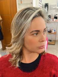 Mechas com Hair contour . Destacando o rosto com essa mecha marcada Por Denise  Ribeiro .