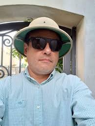 También la colonia Industrial, tuvo sus grandes personajes, con todo  respeto para toda esa gente, les dedicó éstas líneas. Son personas que de  alguna u otra manera, hicieron historia en nuestra colonia.