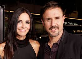 While the haircut hasn't aged too well, cox proves to be a trooper by being in the joke. David Arquette Hilariously Takes Responsibility For Courteney Cox S Scream 3 Haircut Entertainment Tonight