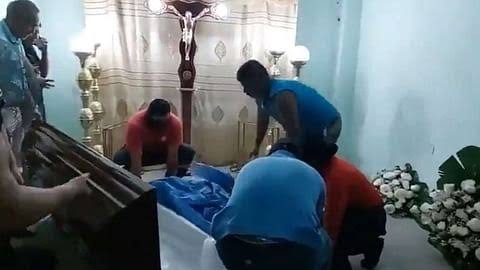 A 76-year-old woman, who was declared dead at a hospital in Ecuador, left  mourners stunned after she began banging on the inside of her coffin. Read  : https://www.timesnownews.com/viral/woman-declared-dead-in-hospital-wakes- up-inside-coffin-at-her-own ...