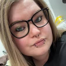 Went to visit my new unplanned villager and Agnes is singing her lil heart  out. I just can't 🥺🥺 anyone know the song so I can give it to her?