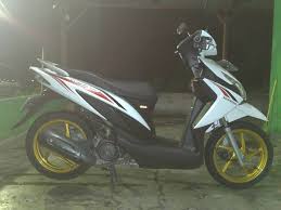 Modifikasi vario 110 dengan gaya modif karbu bisa kamu terapkan, kurang lebih modifikasi ini akan terlihat sama dengan gaya variasi babylook. Modifikasi Motor Vario 110 Fi Warna Hitam Arena Modifikasi