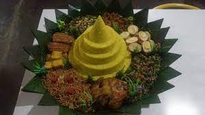 Nasi Kuning Mie Goreng Tahu Goreng Tempe Goreng Oseng Kacang Oseng Tempe Telur Merah Urab Kluban Ayam Ingkung