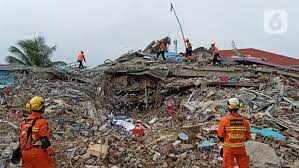 Gempa mamuju mp3 & mp4. Korban Meninggal Akibat Gempa Sulbar Bertambah Jadi 73 Orang News Liputan6 Com