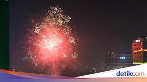 Mengikut kepercayaan masyarakat cina, hutang harus dilangsaikan sebelum malam tahun baru cina supaya si penghutang tidak terbeban dengan hutang sepanjang tahun. Selamat Tahun Baru 2018