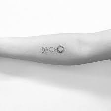 Little white heart tattoo on the wrist. Minimalist Snowflake Water Drop And Sun Tattoo On The Tiny Tattoos Pretty Tattoos Sun Tattoo