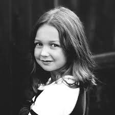 Angelyn Lee's Instagram, Twitter & Facebook