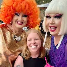 Olive and Agatha may have trouble keeping a man, but they're very good at  keeping a gig. “Queer Quiz” just started its FOURTH YEAR at @redsbeergarden  complete with disco balls, fashionable bell