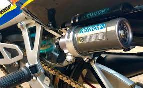 Yups pemirsa, motor bebek sport yang mulai dikeluarkan oleh suzuki pada tahun 1997 tersebut pada masanya memikat hati banyak konsumen yang mendambakan kecepatan. Keren Modifikasi Satria 2 Tak Simple Tapi Mesin Wah Gahar Banget 2021