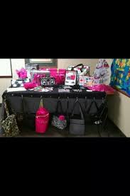 Vendor Show Set Up Idea Use A Shower Curtain As A Table Cover Then Use Shower Curtain Hooks To Hang Purses Vendor Table Thirty One Gifts Christmas Craft Show