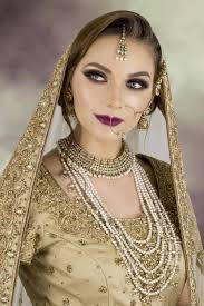 Hellomuse wedding is a professional we've rounded up some beautiful wedding day makeup inspiration…some very natural looks for the bride that isn't used to wearing much makeup. Asian Bridal Makeup Artist Asian Makeup Courses London