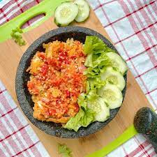 75 gram terigu serbaguna 2 sdm maizena 1 sdt kaldu ayam bubuk 2 siung bawang putih (parut) 7 Resep Ayam Geprek Yang Sederhana Dengan Rasa Istimewa